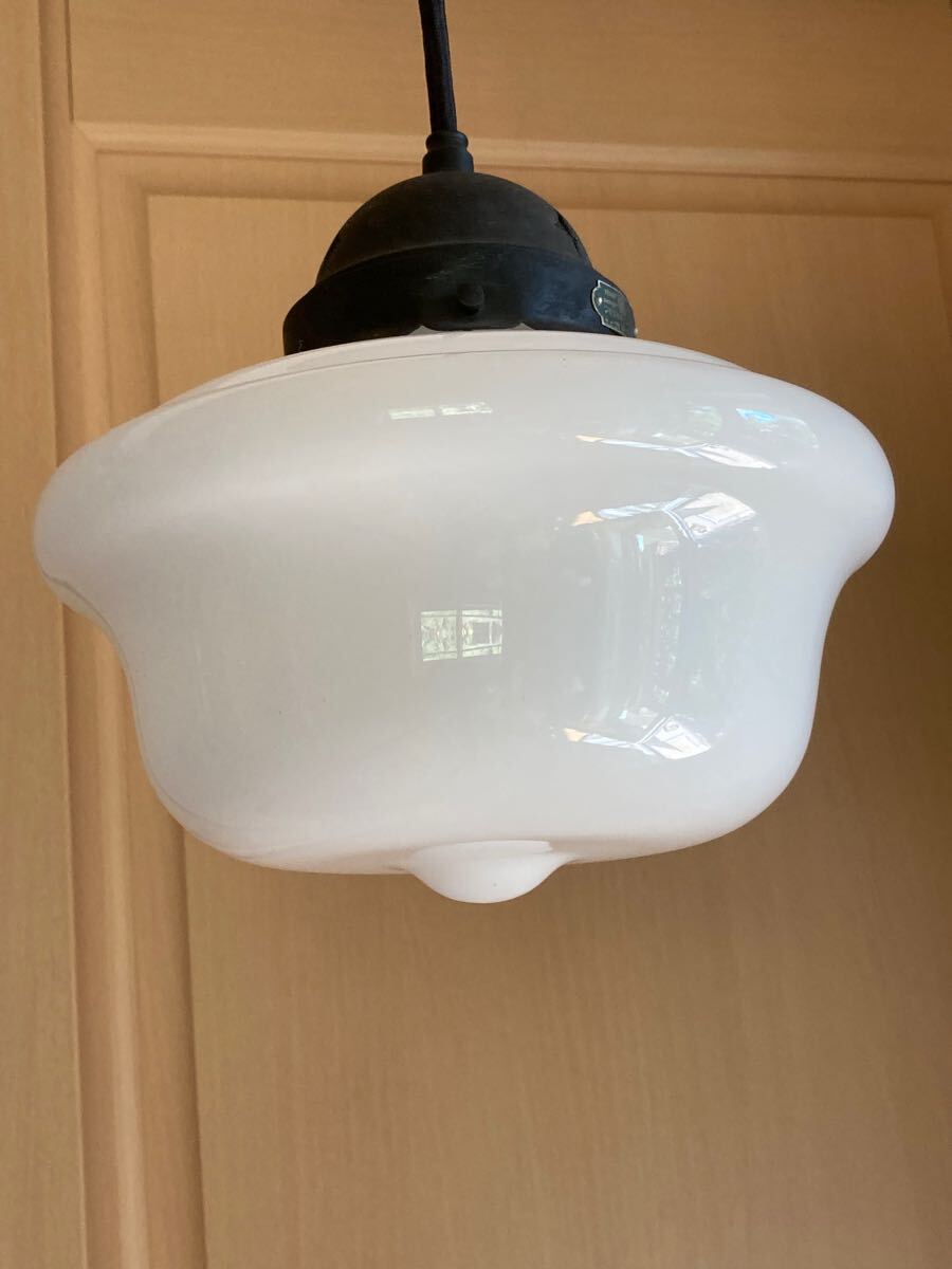乳白ガラス 吊りランプ ペンダントライト 白熱灯 アンティーク照明 電笠 動作品
