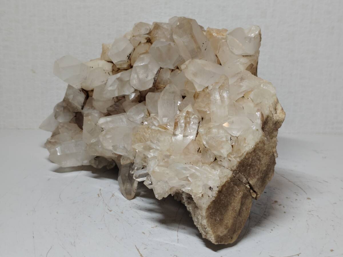 水晶】 2 4kg クォーツ 水晶 原石 鑑賞石 自然石 天然石 鉱石 水晶】 2 4kg クォーツ 水晶 原石 鑑賞石 自然石 天然石 鉱石