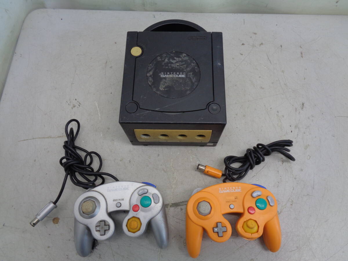 C1766 任天堂 ゲームキューブ DOL-001 コントローラー (X2) C1766 任天堂 ゲームキューブ DOL-001 コントローラー (X2)
