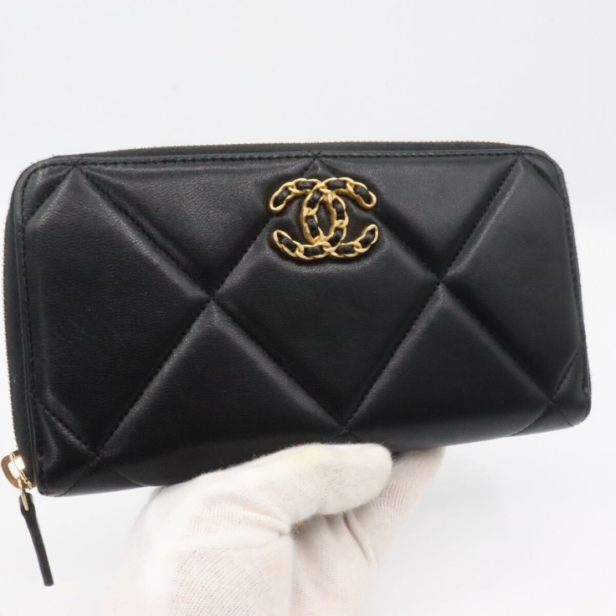 美品 シャネル 19 マトラッセ ラウンドファスナー 長財布 美品 シャネル 19 マトラッセ ラウンドファスナー 長財布