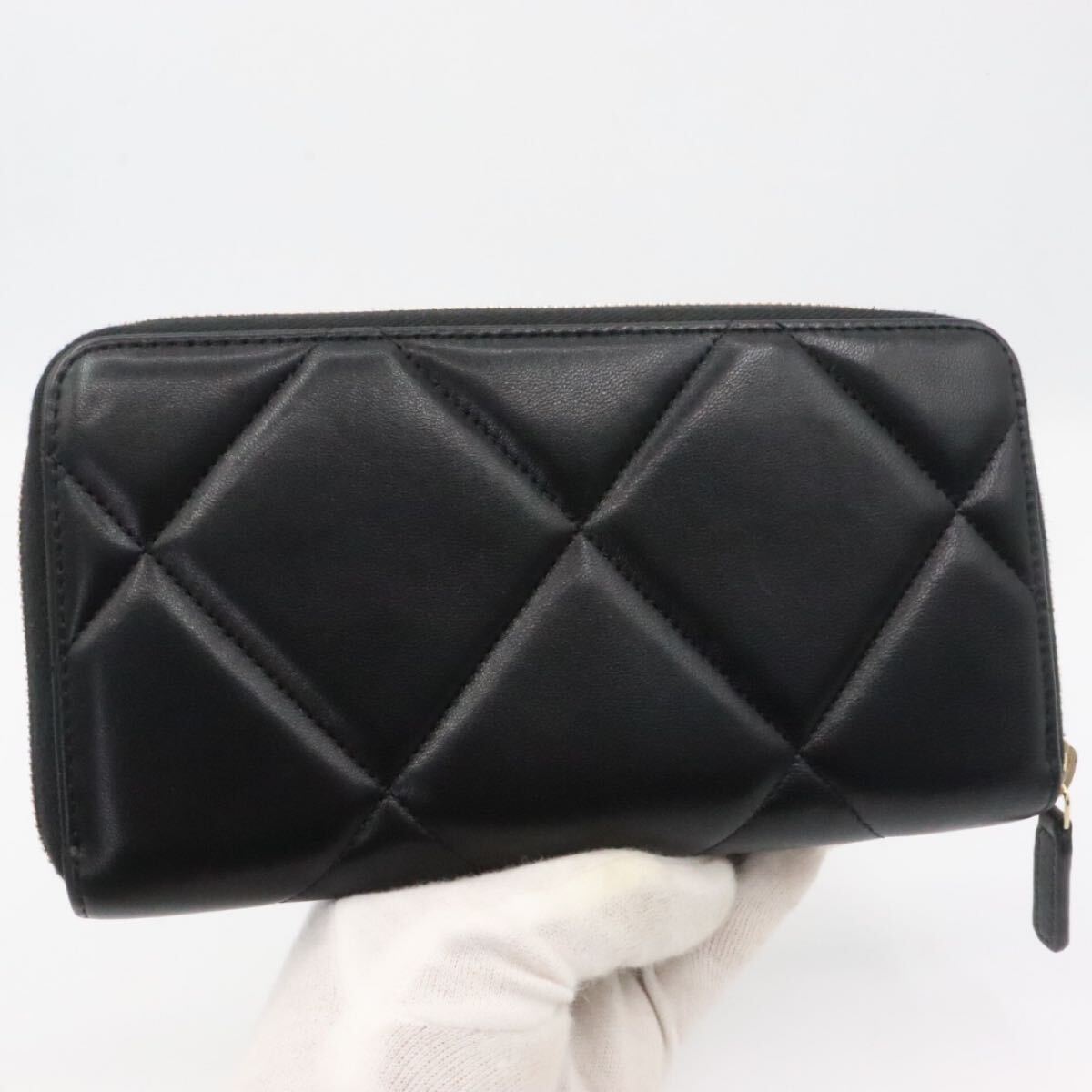 美品 シャネル 19 マトラッセ ラウンドファスナー 長財布 美品 シャネル 19 マトラッセ ラウンドファスナー 長財布