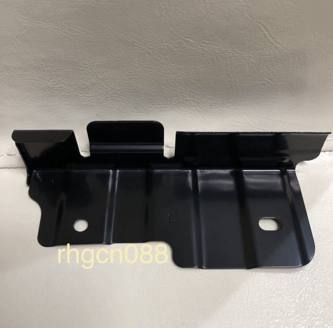 新品☆スバル製サンバー TW.TV.TT フロントバンパーブラケット左側 バンパーステー　ハンガー_画像1