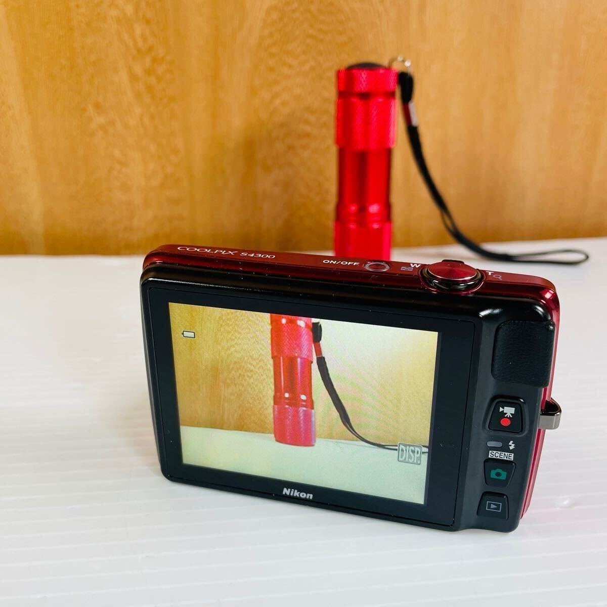超お買い得!】 Nikon COOLPIX S4300 レッド(充電器、ストラップ 超お買い得!】 Nikon COOLPIX S4300 レッド(充電器、ストラップ
