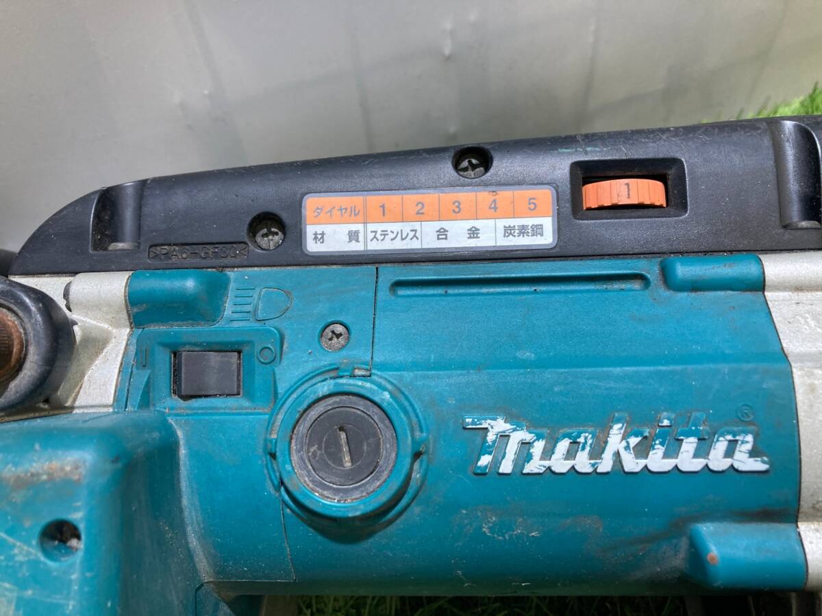 中古品】makita(マキタ) 100vポータブルバンドソー 2107F 中古品】makita(マキタ) 100vポータブルバンドソー 2107F