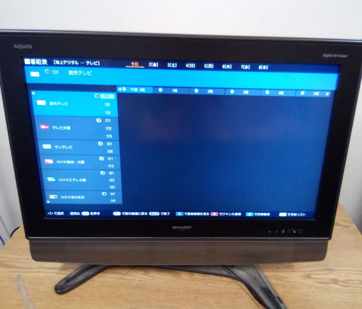 SHARP AQUOS 32型テレビ 2007年製 - 家電 SHARP AQUOS 32型テレビ 2007年製 - 家電