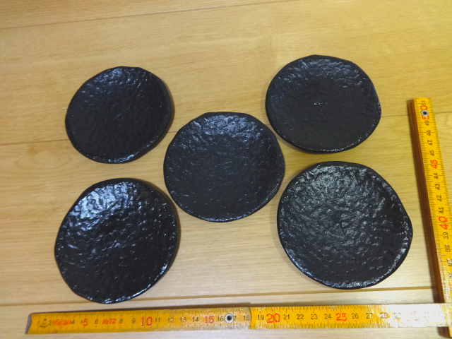 鉄器の鉄皿五客　南部盛栄堂　まとめて5枚　皿の口径約１１ｃｍくらい㎝　希少品