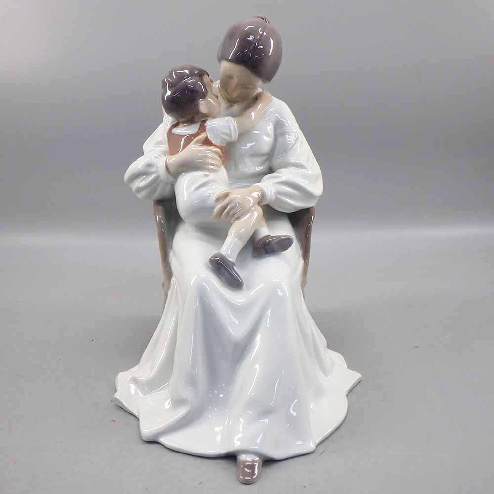 Royal Copenhagen ロイヤルコペンハーゲン #1552 『母子像 母の愛』 陶器人形 置物 フィギュリン 258-3116296【O商品】