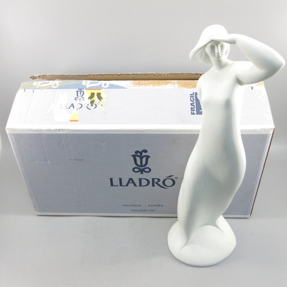 Lladro リヤドロ No.18001「インフィニティ」フィギュリン 女性 立像 ホワイト 箱入り 258-3043130【O商品】
