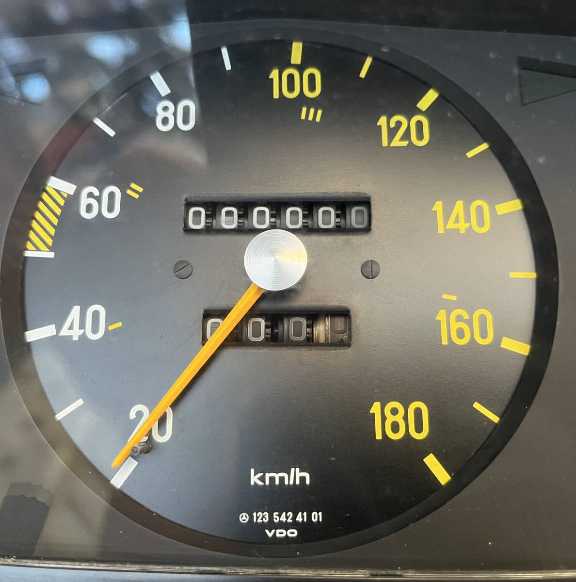 送料無料】 メルセデスベンツ W123 スピードメーター 送料無料】 メルセデスベンツ W123 スピードメーター