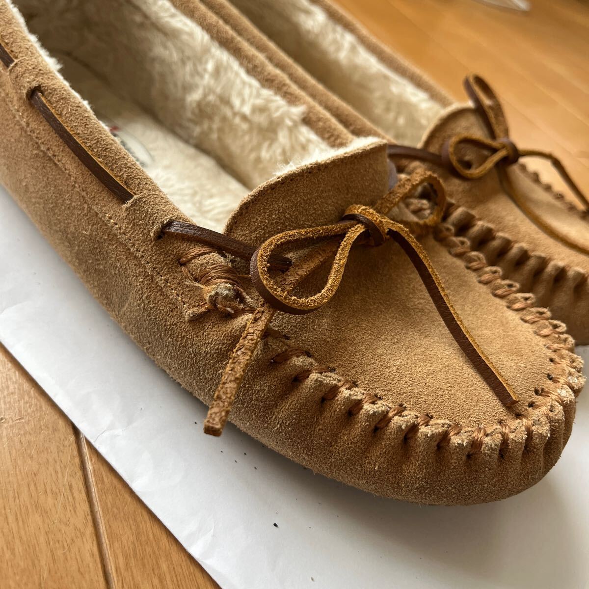 MINNETONKA 26㎝　ベージュ　スリッポン