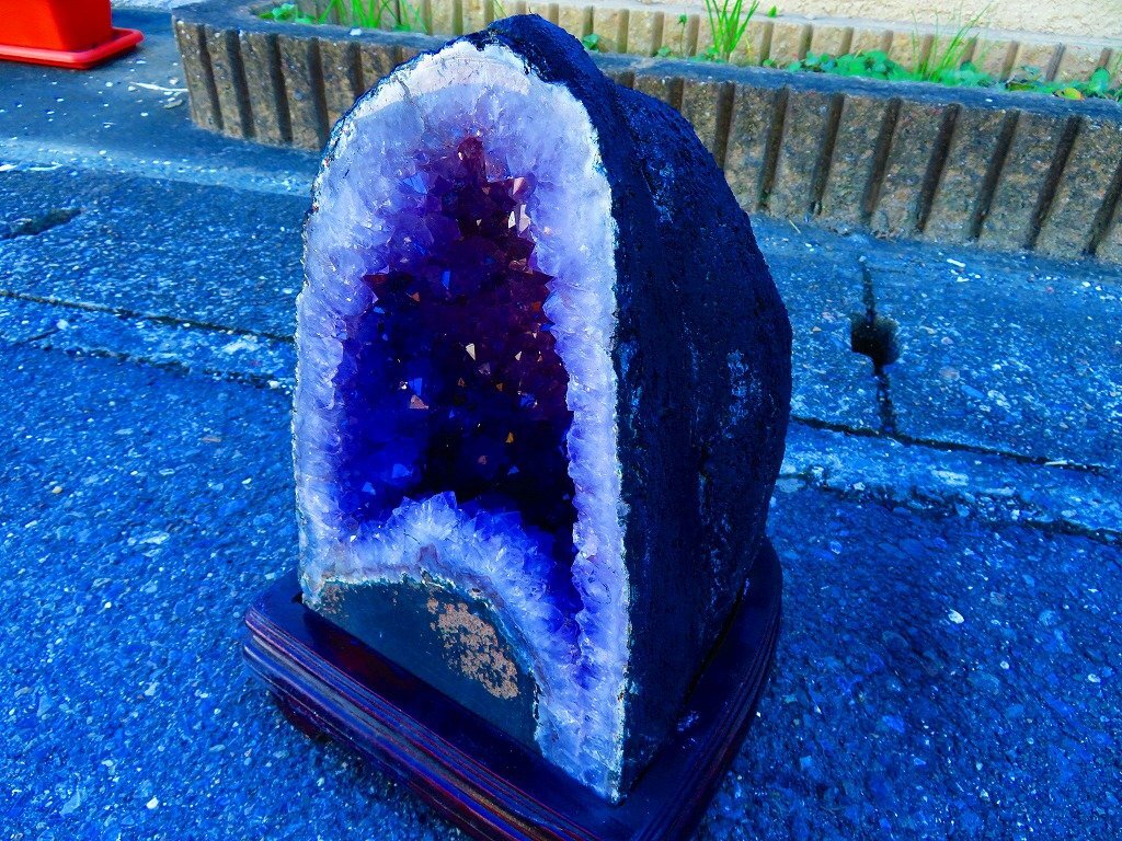 ウルグアイ産☆濃い濃い天然水晶宝石☆アメジストドーム超強 ウルグアイ産☆濃い濃い天然水晶宝石☆アメジストドーム超強