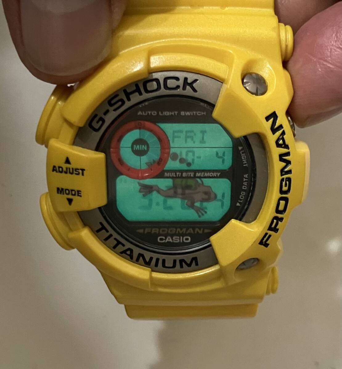 100円でも売ります！！希少フロッグマン　イエロー赤目！ＤＷ－９９００美品　もっと希少！G-Shock　特別ケース　レッド