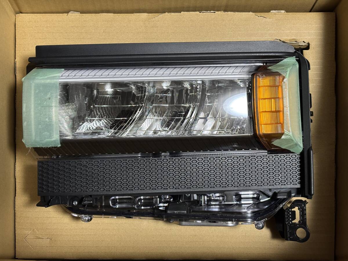 ランドクルーザー ランクル250 VX ヘッドライト 角目 左右セット ランドクルーザー ランクル250 VX ヘッドライト 角目 左右セット