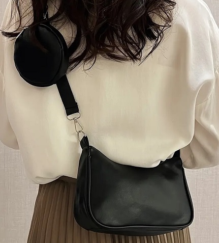 ショルダーバッグ　　PUレザー　black