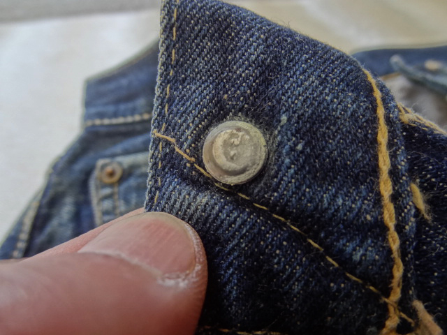 ビンテージ 50S オリジナル LEVIS リーバイス 501EXX ビッグE 革 パッチ 前期 シングル 赤耳 W26 リベット ボーイズ 色落ち ヒゲ レザー 藍(lán)