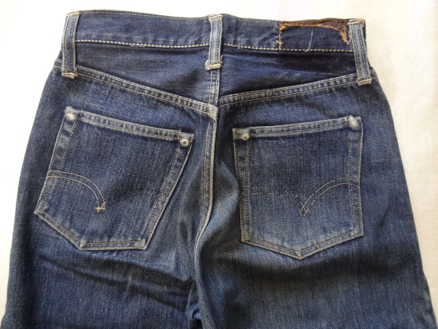 ビンテージ 50S オリジナル LEVIS リーバイス 501EXX ビッグE 革 パッチ 前期 シングル 赤耳 W26 リベット ボーイズ 色落ち ヒゲ レザー 藍(lán)
