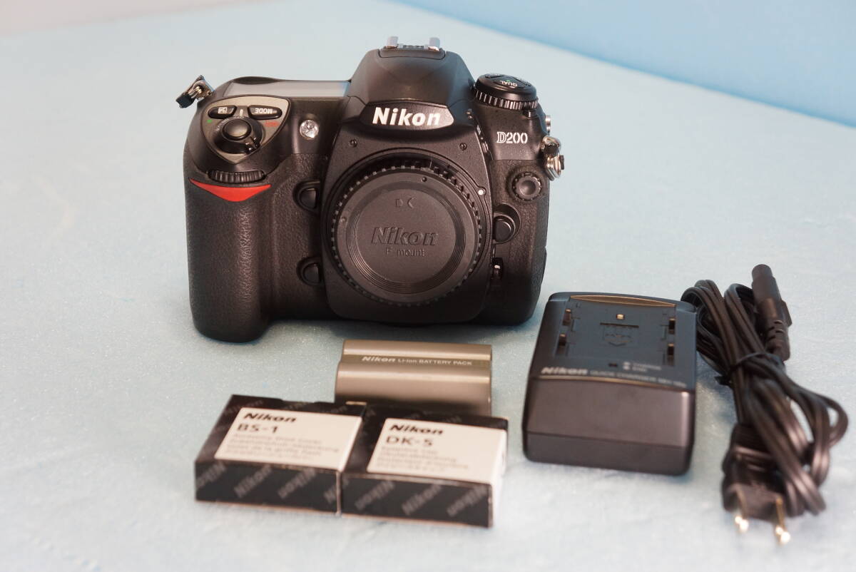 Yahoo!オークション - NIKON ニコン D200 ボディ 完動品 極上美品 Yahoo!オークション - NIKON ニコン D200 ボディ 完動品 極上美品