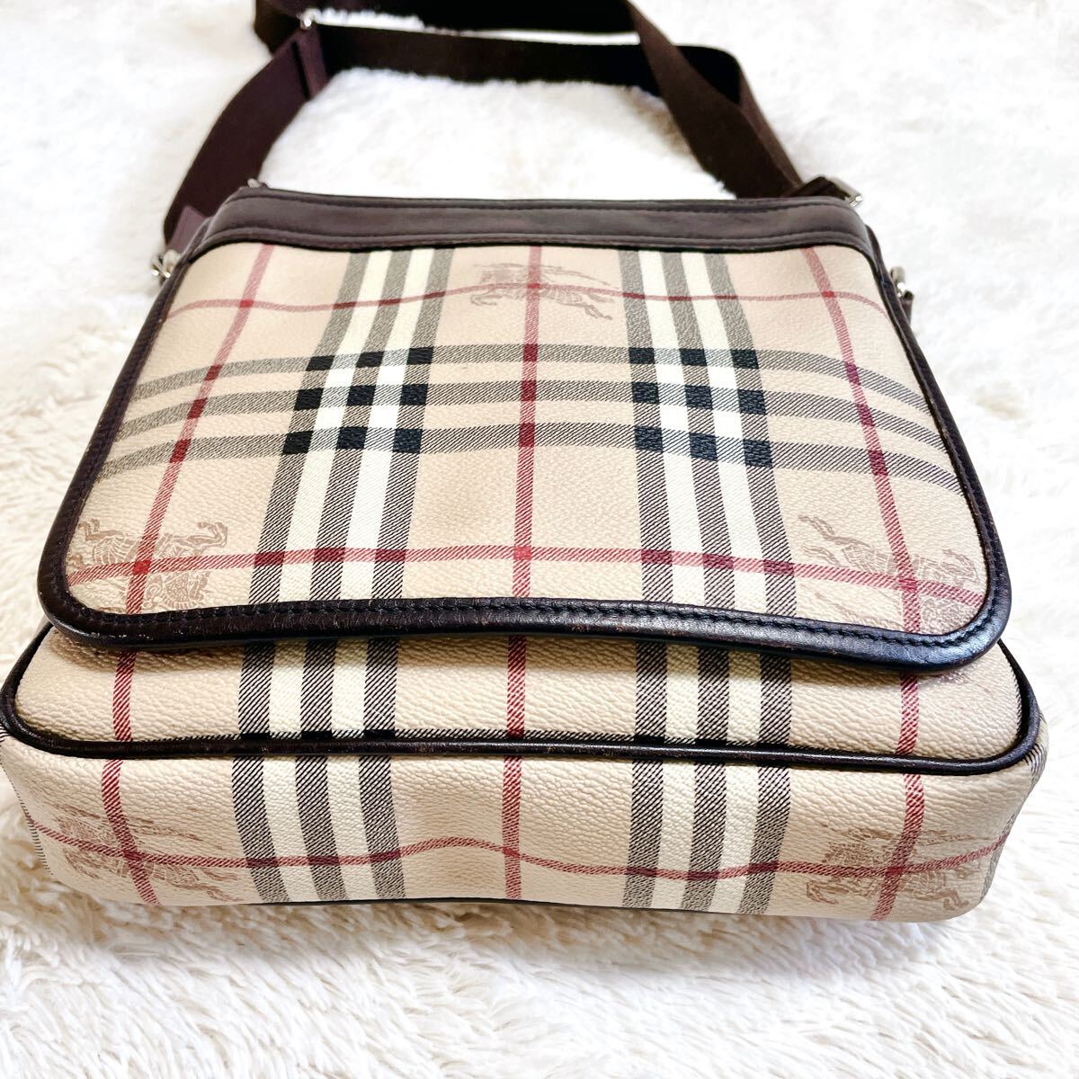 Burberry ショルダーバッグ カメラバッグ ノバチェック ホース Burberry ショルダーバッグ カメラバッグ ノバチェック ホース