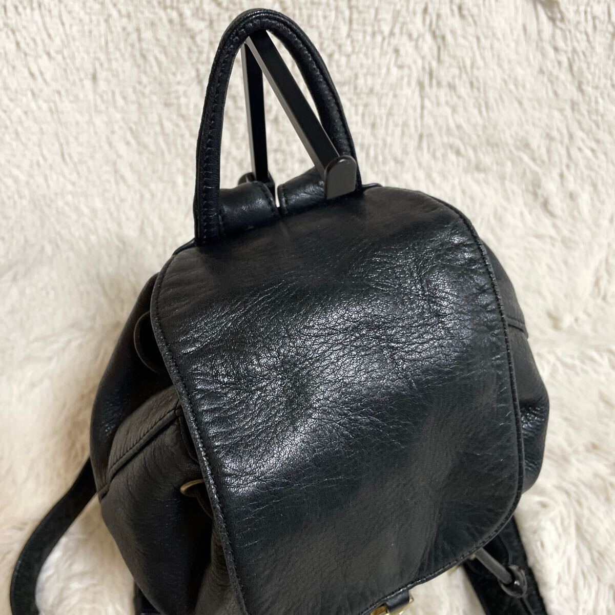 美品 希少 DKNY 本革 オールレザー 南京錠 金具 リュック バック 美品 希少 DKNY 本革 オールレザー 南京錠 金具 リュック バック