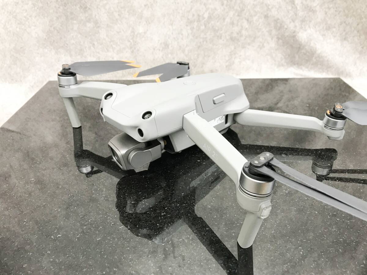 ジャンク品 ドローン DJI Air 2S Model：DA2SUE1 バッグ付 3984 