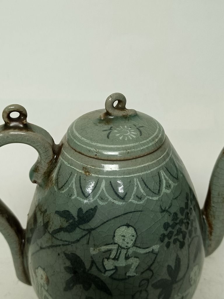 高麗青磁 陰刻蜂文 四耳小壺 現代美術品 李朝 美術品・ - 工芸品 高麗青磁 陰刻蜂文 四耳小壺 現代美術品 李朝 美術品・ - 工芸品