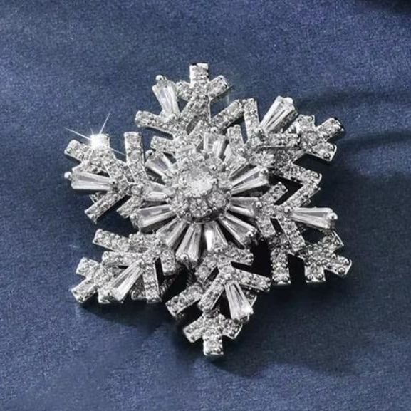 LEAF CLUB ♪ハンドメイド　帯留め　帯留　雪の結晶　結晶　スノーフレーク　回転する　クリスマス 　立体的　ラインストーン　シルバー/銀