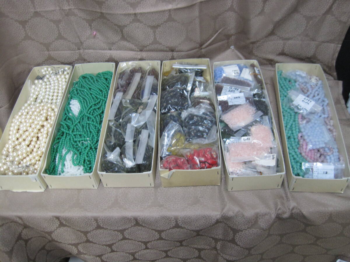 【A028】 約16kg ビーズ パーツ 糸通し　他 材料 ハンドメイド まとめ 色々 大量 セット