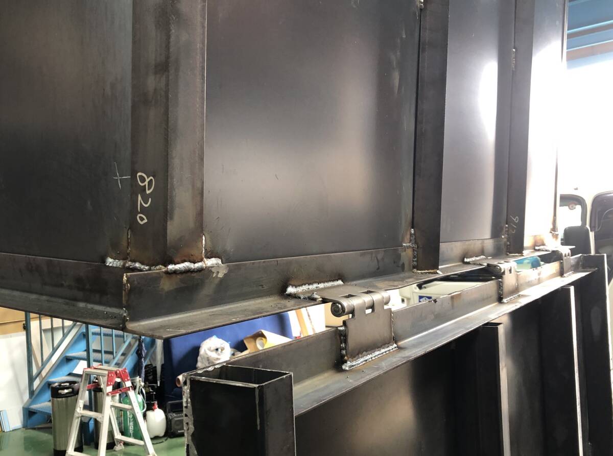 01【底開き式コンテナ】鉄箱 バッカン 2.0立方メートル○L1830 01【底開き式コンテナ】鉄箱 バッカン 2.0立方メートル○L1830