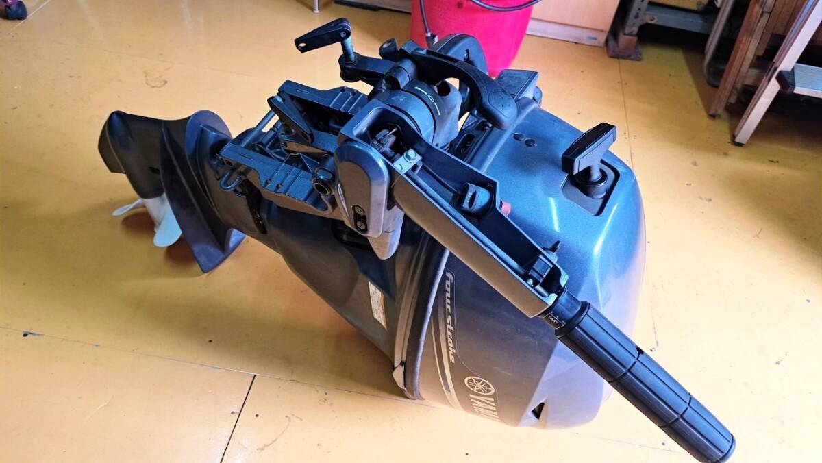 中古 YAMAHA 船外機 4スト F15CMH S 15馬力 淡水で1回使用 中古 YAMAHA 船外機 4スト F15CMH S 15馬力 淡水で1回使用