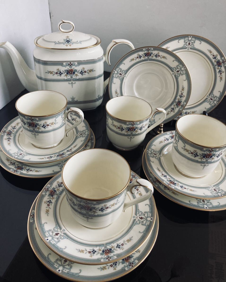 新品未使用品◆希少◆Noritake ノリタケ　9759 KIEV ティーセット　ポット　トリオ　カップ＆ソーサー 4客　パン皿 4枚　アラジンランプ印