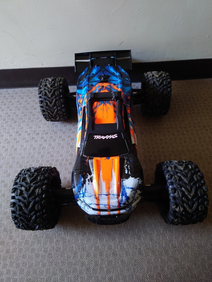 トラクサス E-REVO2.0 VXL オレンジX RTR 1/8 モンスター トラクサス E-REVO2.0 VXL オレンジX RTR 1/8 モンスター
