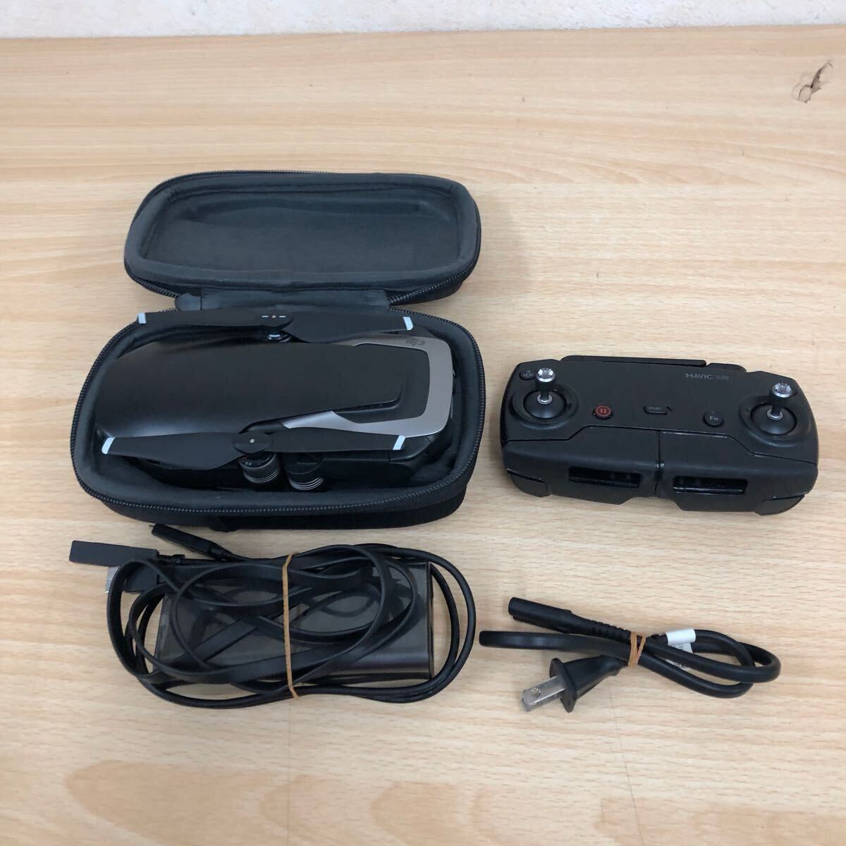 中古品 ドローン DJI MAVIC AIR U11X 箱無 ケース有 バッテリー有 送信機 飛行動作確認済み ラジコン・ドローン本体