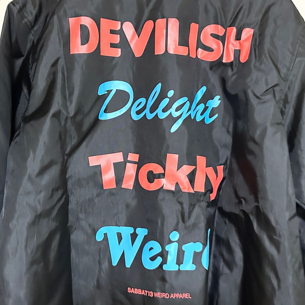 6-29 未使用 SABBAT13 サバト サーティーン D.D.T.W. コーチ ナイロン ジャケット SBT-JKT-022 M ブラック 黒 パンク ロック バンド_画像3