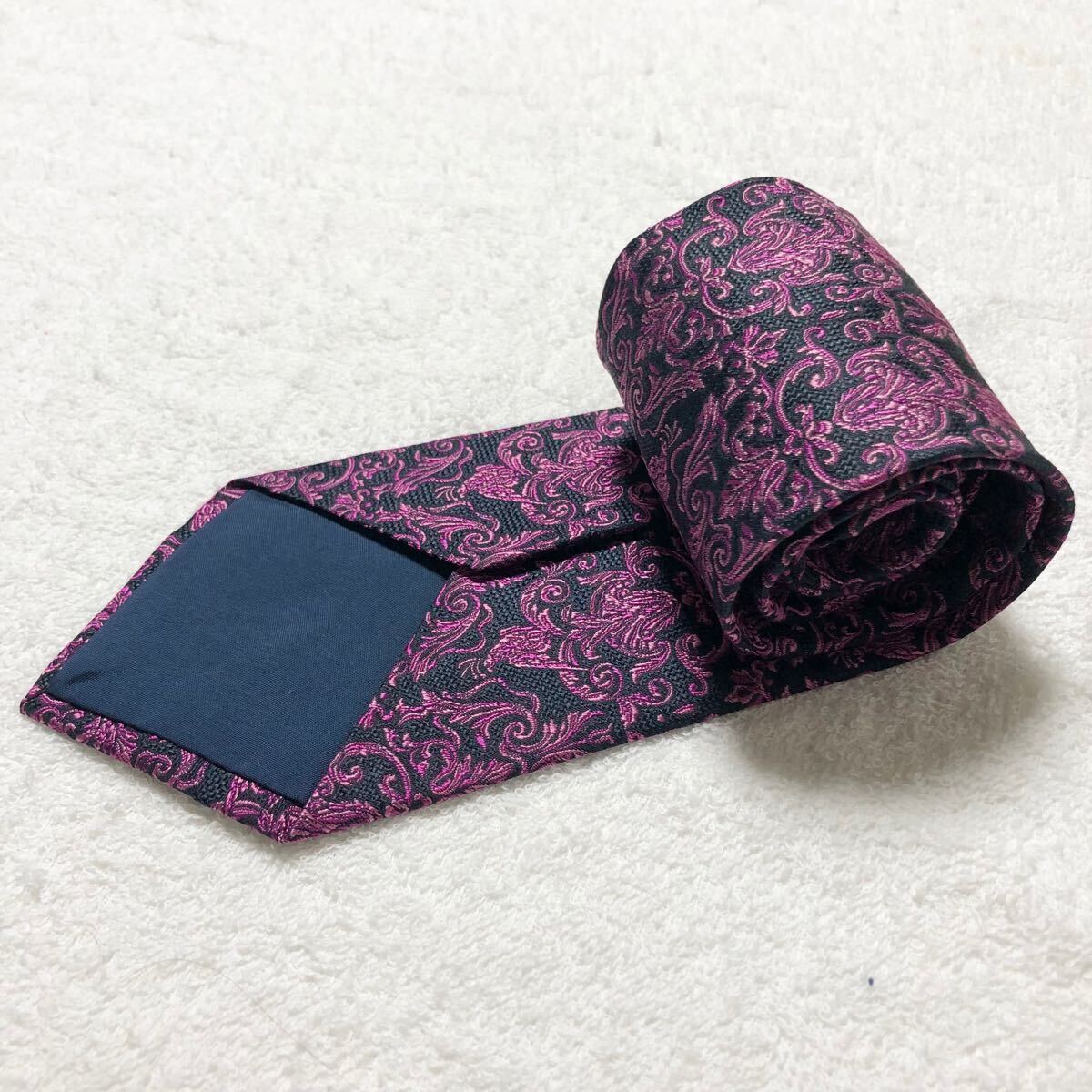 美品 GIANNI VERSACE ジャンニヴェルサーチ ネクタイ スカーフ柄 美品 GIANNI VERSACE ジャンニヴェルサーチ ネクタイ スカーフ柄