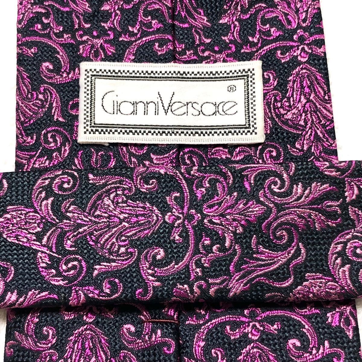 美品 GIANNI VERSACE ジャンニヴェルサーチ ネクタイ スカーフ柄 美品 GIANNI VERSACE ジャンニヴェルサーチ ネクタイ スカーフ柄