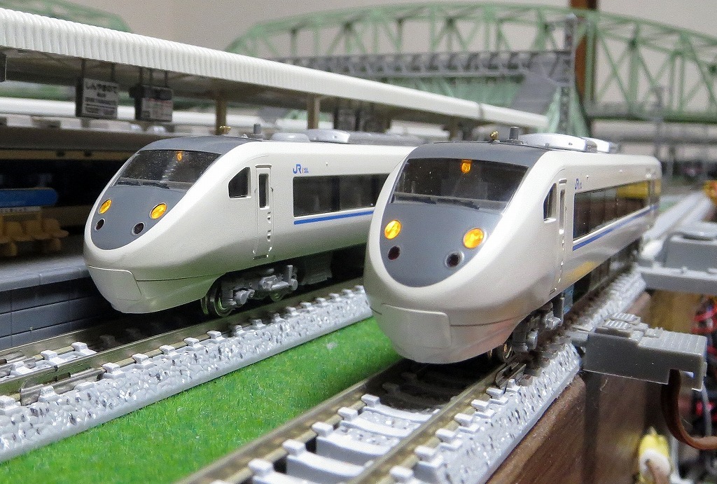 KATO 683系6両+681系3両 サンダーバード中古品 KATO 683系6両+681系3両 サンダーバード中古品 KATO鉄道模型