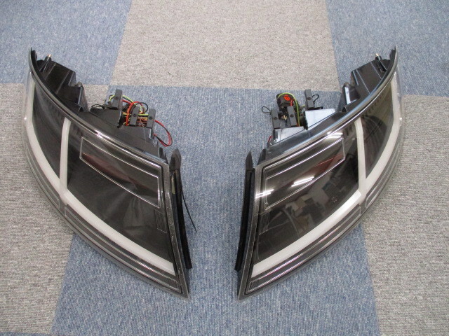 アウディ　TT　８J用　SONAR製　流れるウインカー　左右セット　中古品
