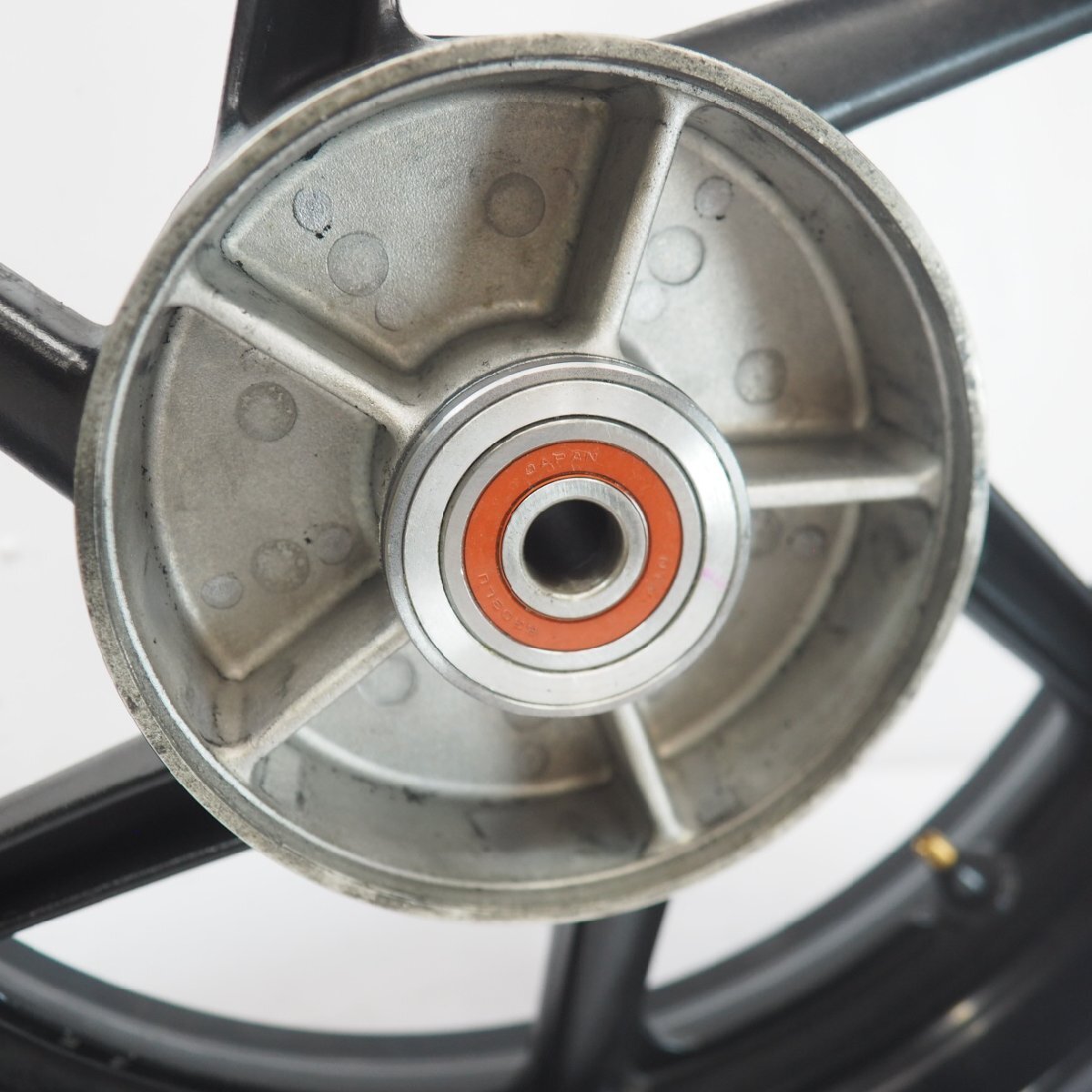 曲がり無(wú) CB750 純正リアホイール RC42 wheel CB750F4 42650-MCN-642 ホイール17x4.00