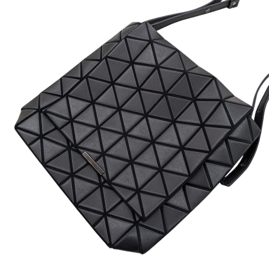 美品 BAOBAO ISSEY MIYAKE バオバオ イッセイミヤケ FLAP 美品 BAOBAO ISSEY MIYAKE バオバオ イッセイミヤケ FLAP
