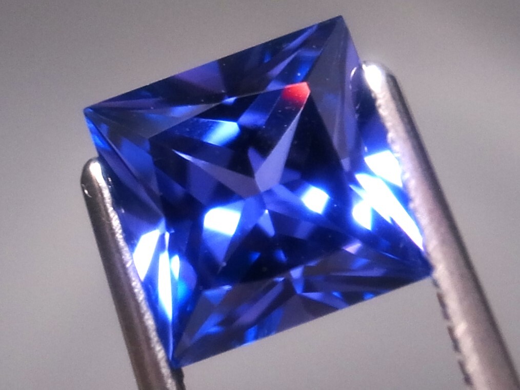 2.35ct 新品・タンザナイトカラー 合成人造宝石 ヤグセラミック ＹＡＧ（イットリウム・アルミニウム・ガーネット）
