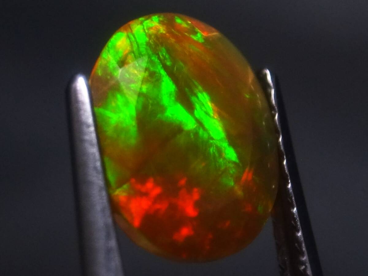 1.29ct 新品・天然オパール・オーバルカットルース エチオピア・ウェロ地区産 