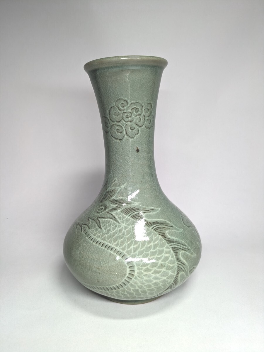 高麗青磁 池順鐸 高麗陶窯 韓国人間国宝 水指 壺インテリア 花瓶 韓国人間文化財(人間国宝) 池順鐸 作 高麗青磁 龍文 瓶 高さ