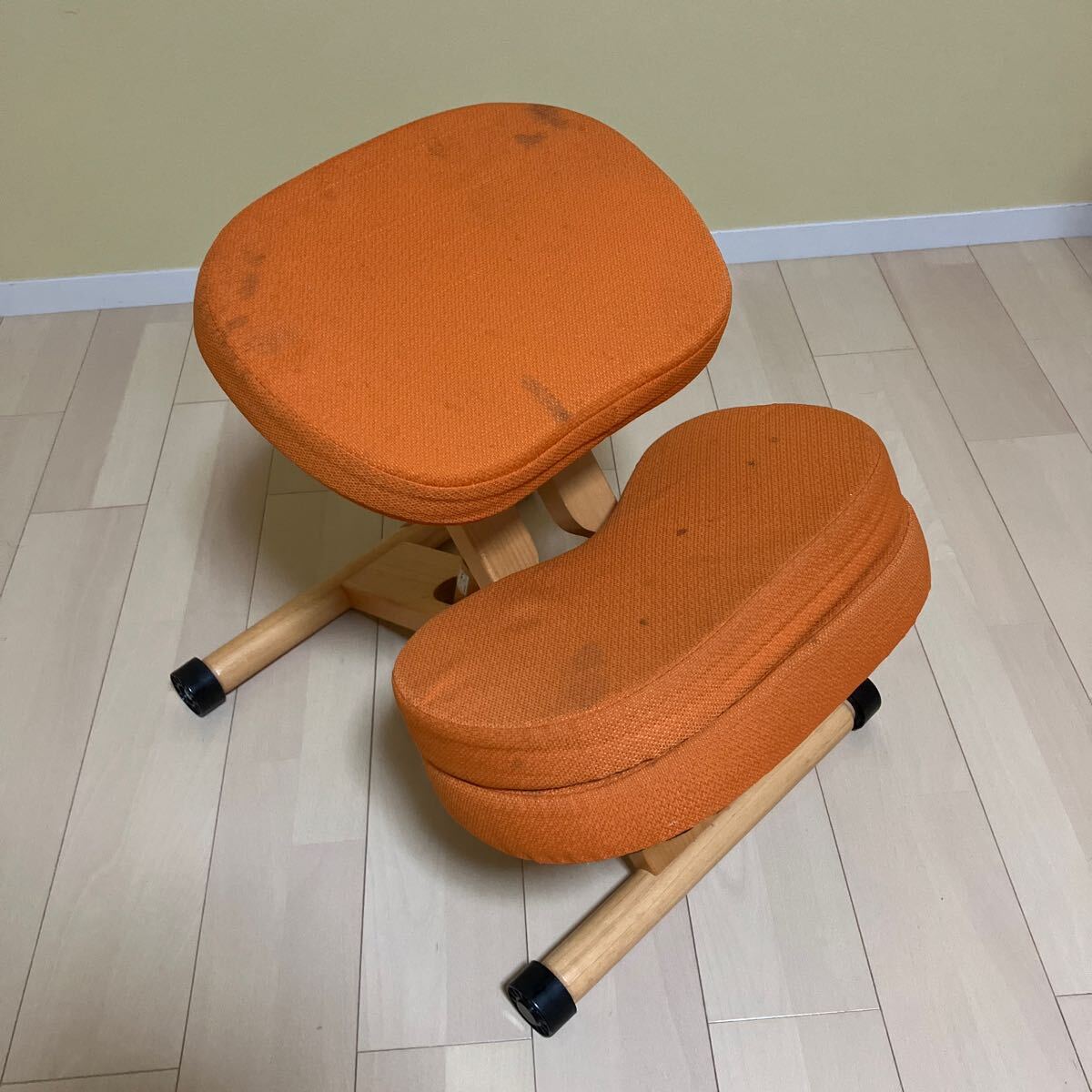 宮武製作所　クッション付きプロポーションチェア　キッズ　オレンジ　（オレンジ）中古 木製