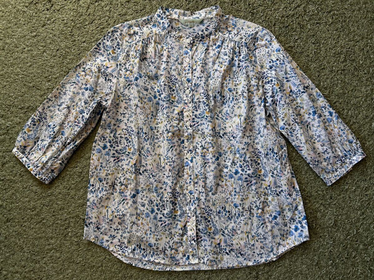 Petit Honfleur プチオンフルール ☆美品シャツ ブラウス 七分袖 リバティプリント ノーカラー リバティ 花柄 フラワー ブルー系 青