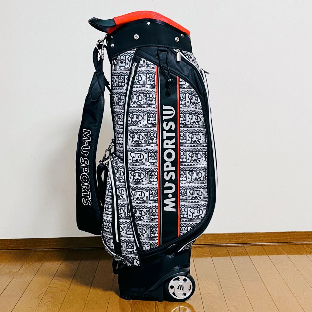 極美品】MU SPORTS ゴルフ キャディバッグ 2輪キャスター付き 極美品】MU SPORTS ゴルフ キャディバッグ 2輪キャスター付き