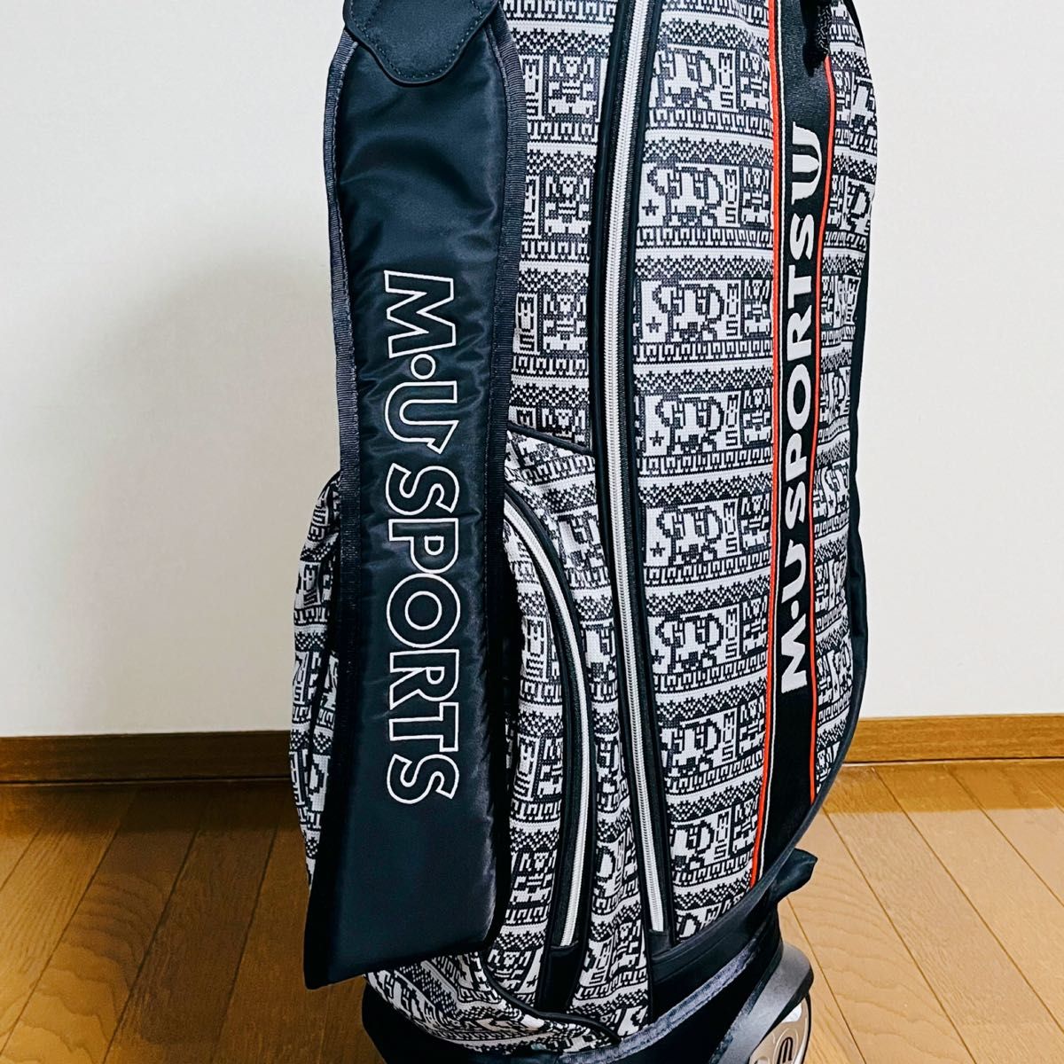 極美品】MU SPORTS ゴルフ キャディバッグ 2輪キャスター付き 極美品】MU SPORTS ゴルフ キャディバッグ 2輪キャスター付き