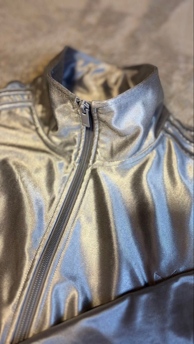 adidas ファイヤーバード シルバー セットアップ オーバーサイズ adidas ファイヤーバード シルバー セットアップ オーバーサイズ