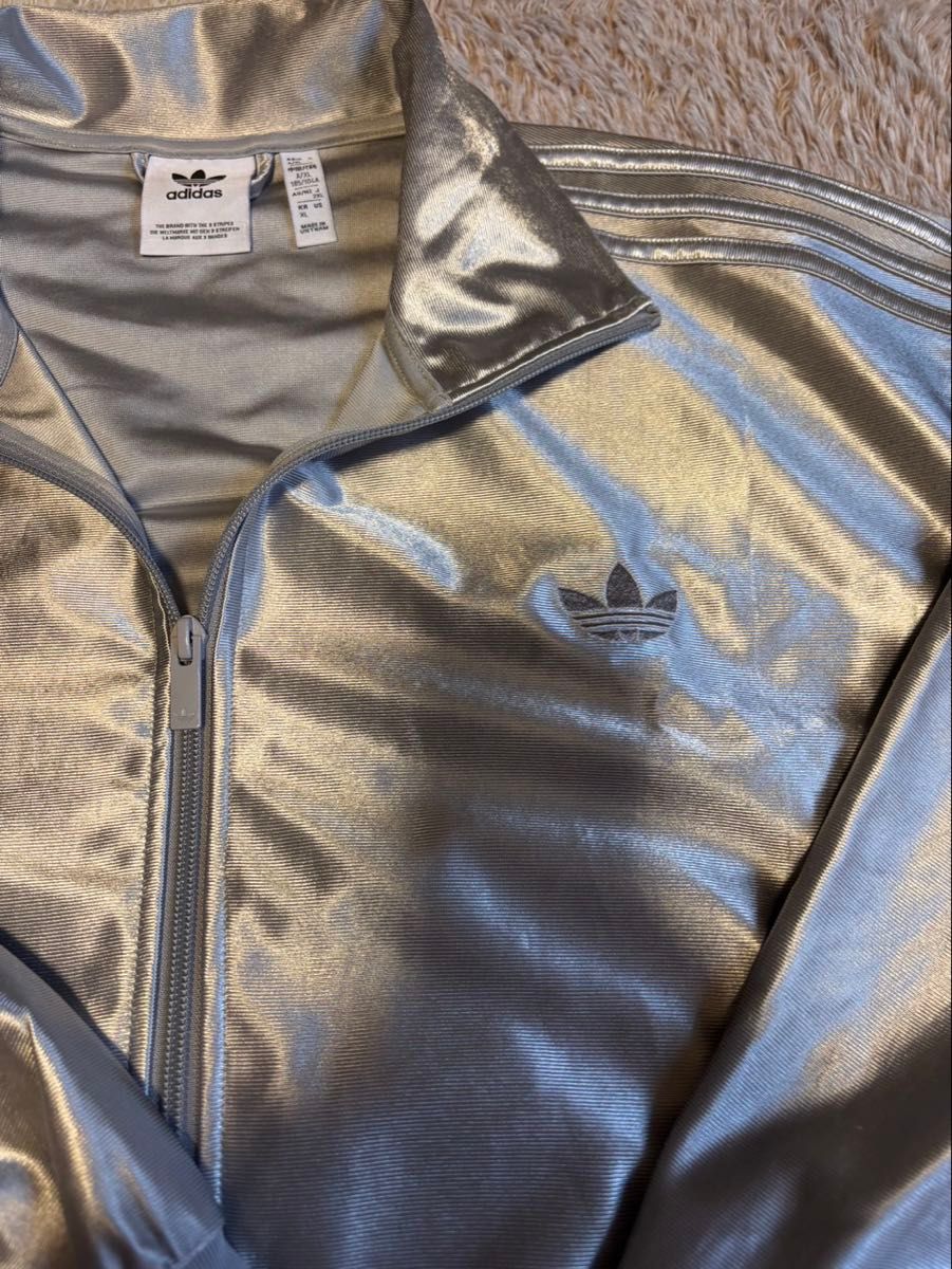 adidas ファイヤーバード シルバー セットアップ オーバーサイズ adidas ファイヤーバード シルバー セットアップ オーバーサイズ