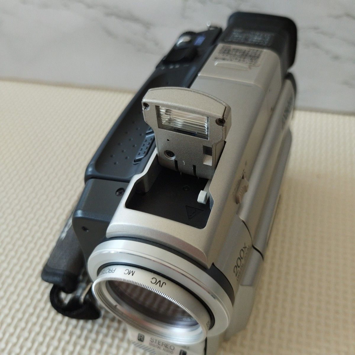 ビクター Victor miniDV ビデオカメラ GR-DVL700|Yahoo!フリマ ビクター Victor miniDV ビデオカメラ GR-DVL700|Yahoo!フリマ