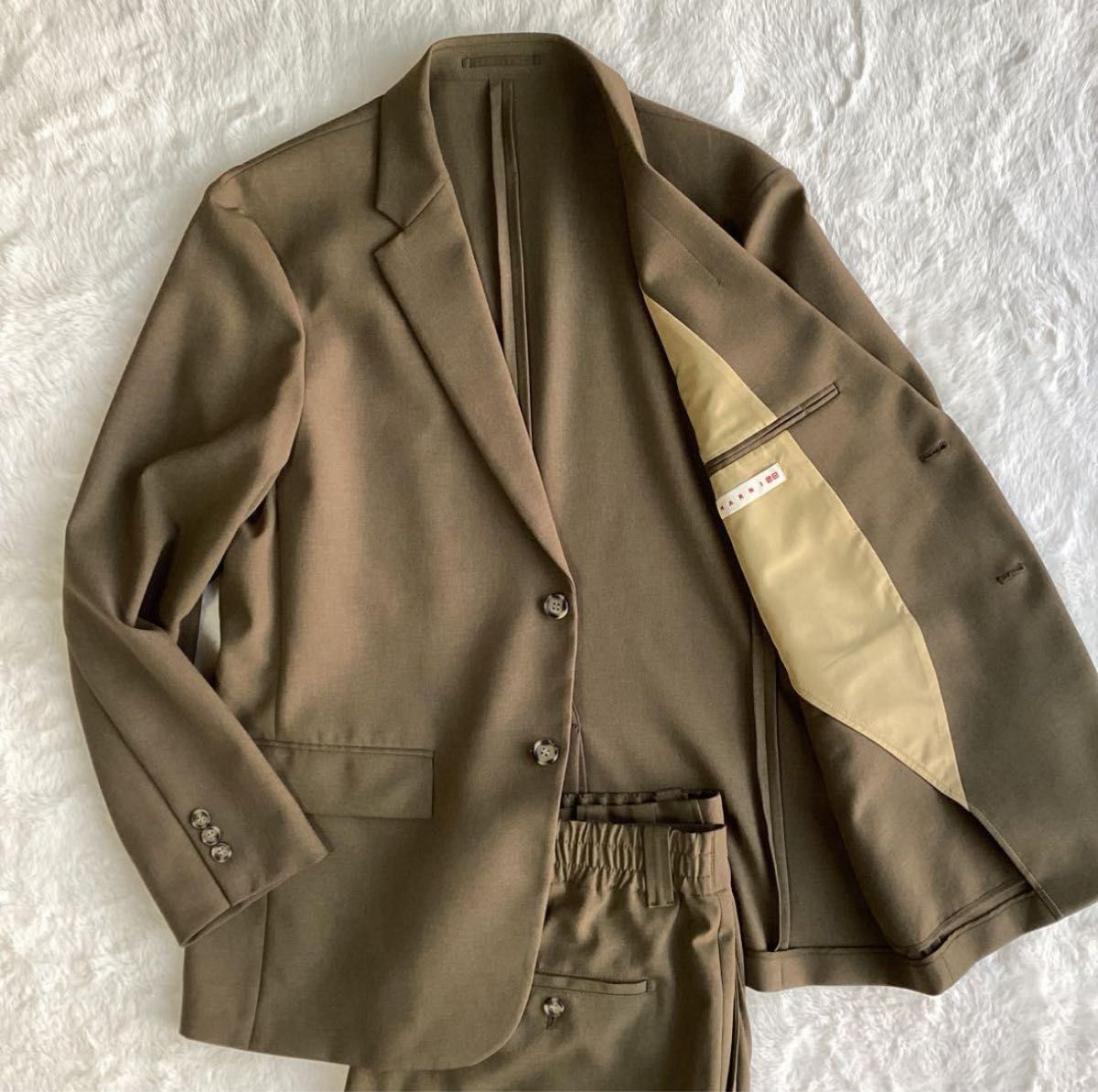 美品 UNIQLO ユニクロ MARNI マルニ スーツ セットアップ カーキ 美品 UNIQLO ユニクロ MARNI マルニ スーツ セットアップ カーキ